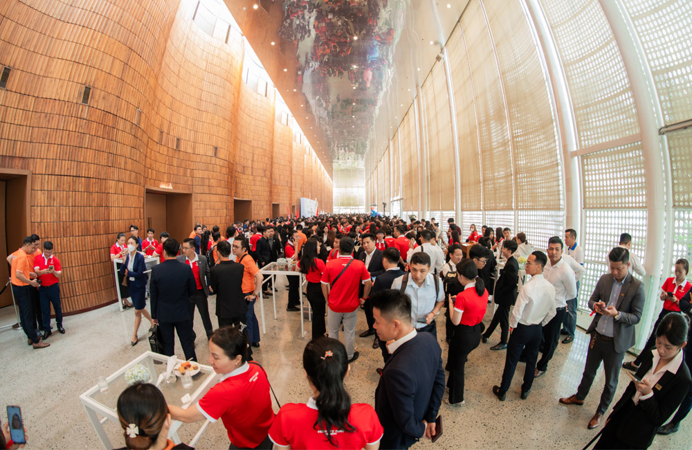 1.500 chuyên viên tư vấn dự lễ ra quân dự án Happy One Sora