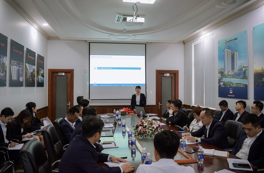 HỌP GIAO BAN VÀ BỔ NHIỆM PHÓ TỔNG GIÁM ĐỐC XÂY DỰNG TẬP ĐOÀN