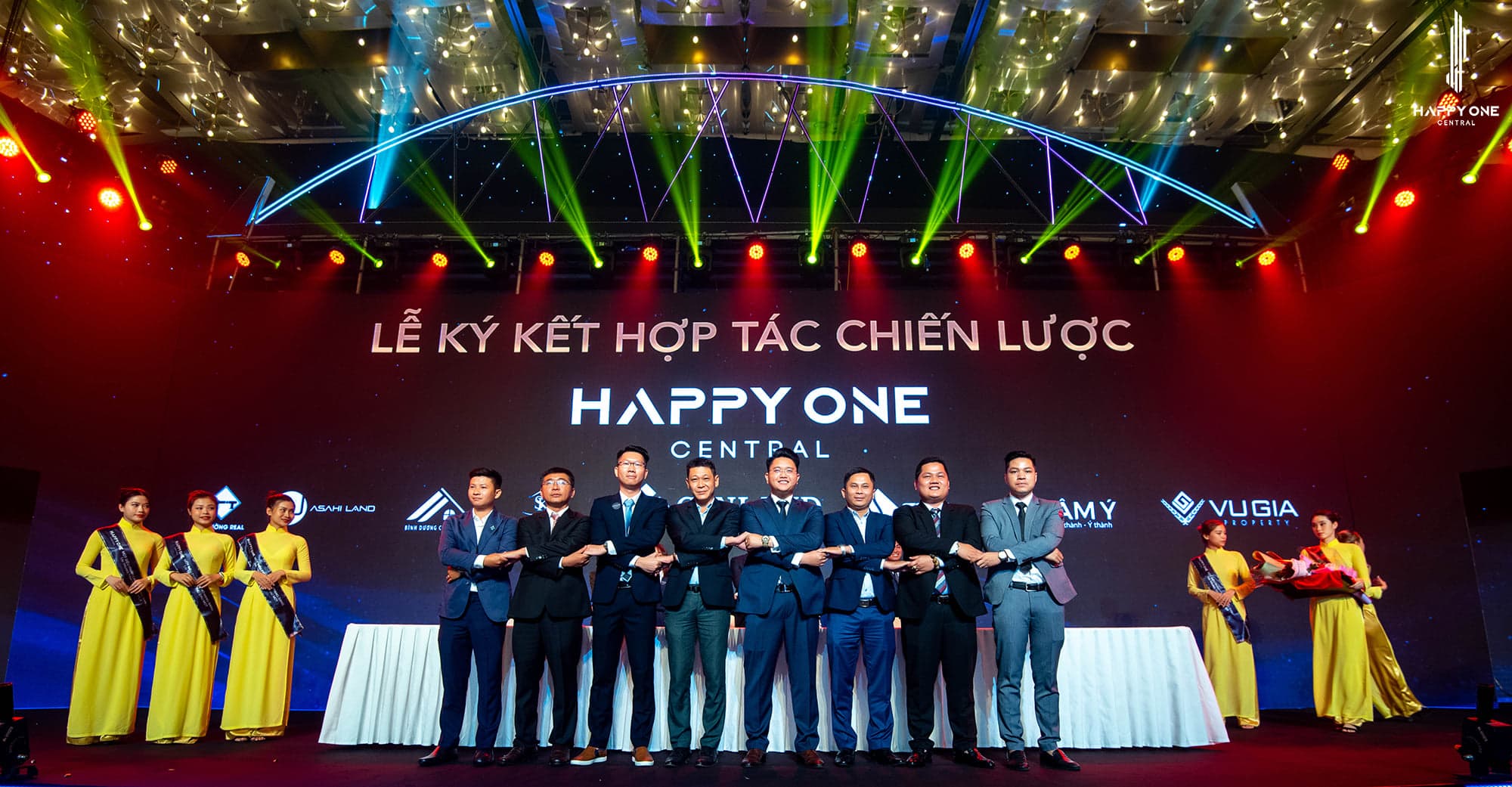 VIDEO LỄ KÝ HỢP TÁC VÀ KICK OFF VỚI CHỦ ĐỀ THỐNG LĨNH TẦM CAO HAPPY ONE - CENTRAL TẠI WHITE PALACE